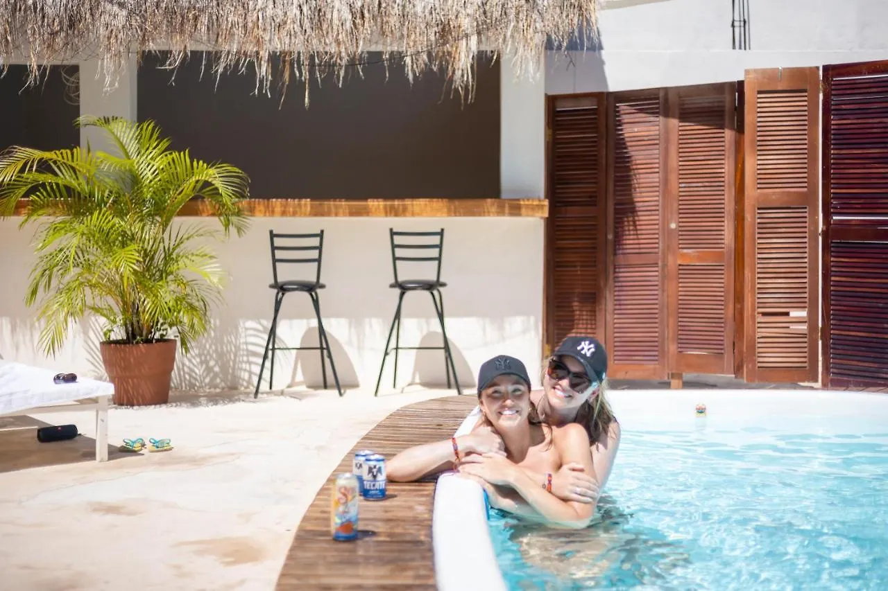 Soy Local Cancun Hotel